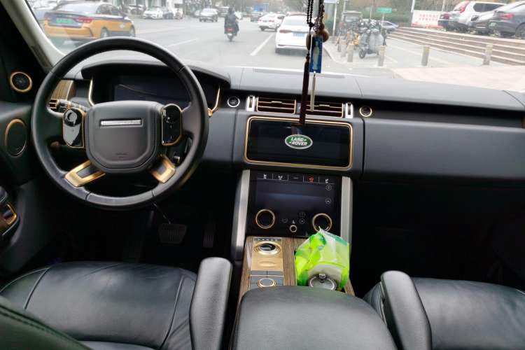 Used Land Rover Range 2018 3.0 SC V6 Grand Edition Center Console
