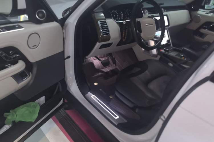 Used Land Rover Range 2018 3.0 SC V6 Vogue Extended-Length Model Driver Seat