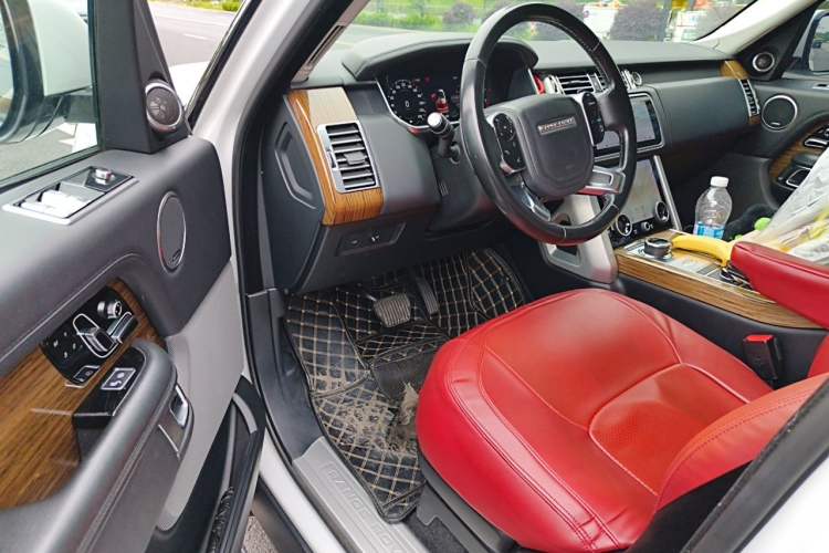 Used Land Rover Range 2018 3.0 SC V6 Grand Edition Driver Seat