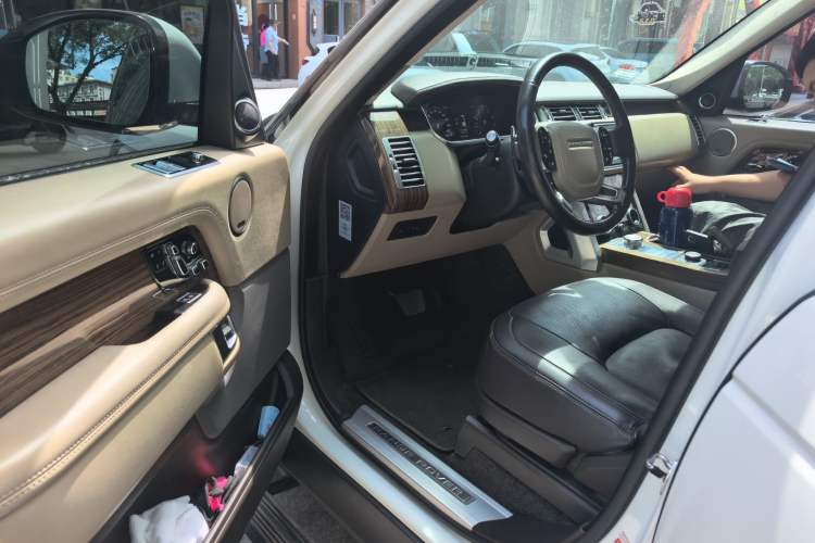 Used Land Rover Range 2018 3.0 SC V6 Vogue Extended-Length Model Driver Seat