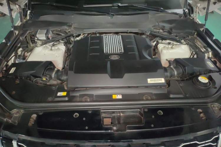 Used Land Rover Range 2018 3.0 SC V6 Vogue Extended-Length Model Engine Bay
