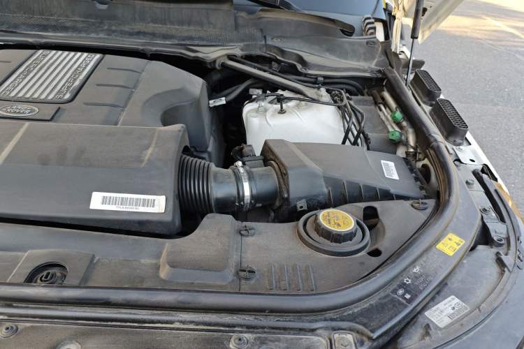 Used Land Rover Range 2018 3.0 SC V6 Grand Edition Engine Bay Left