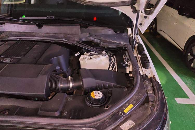 Used Land Rover Range 2018 3.0 SC V6 Vogue Extended-Length Model Engine Bay Left