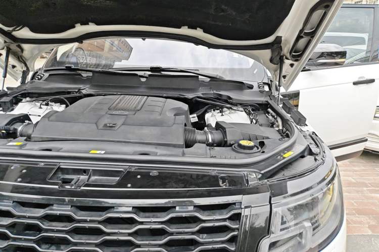 Used Land Rover Range  Engine Bay Left