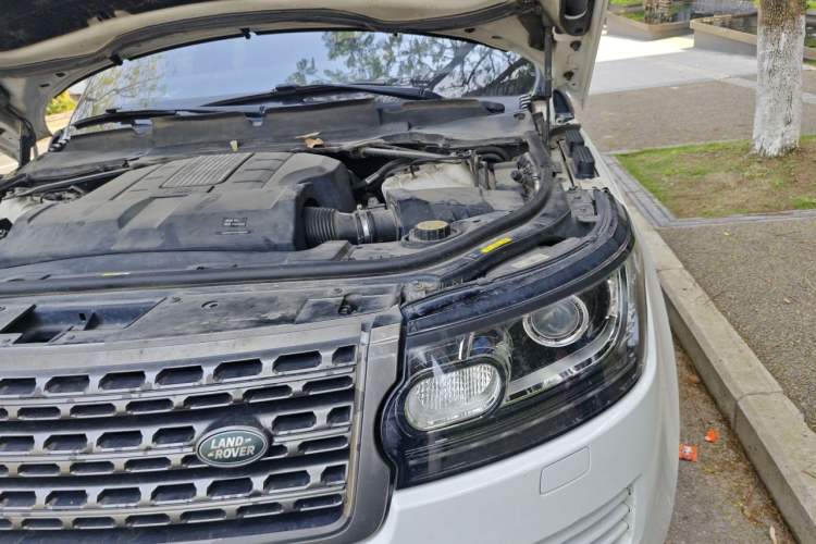 Used Land Rover Range  Engine Bay Left