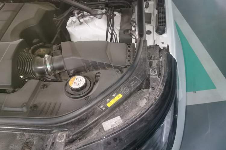 Used Land Rover Range 2018 3.0 SC V6 Vogue Extended-Length Model Engine Bay Left