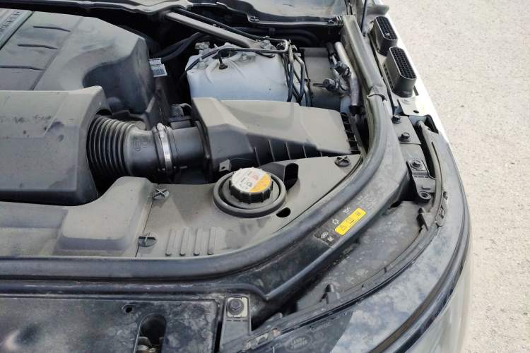 Used Land Rover Range 2018 3.0 SC V6 Vogue Extended-Length Model Engine Bay Left