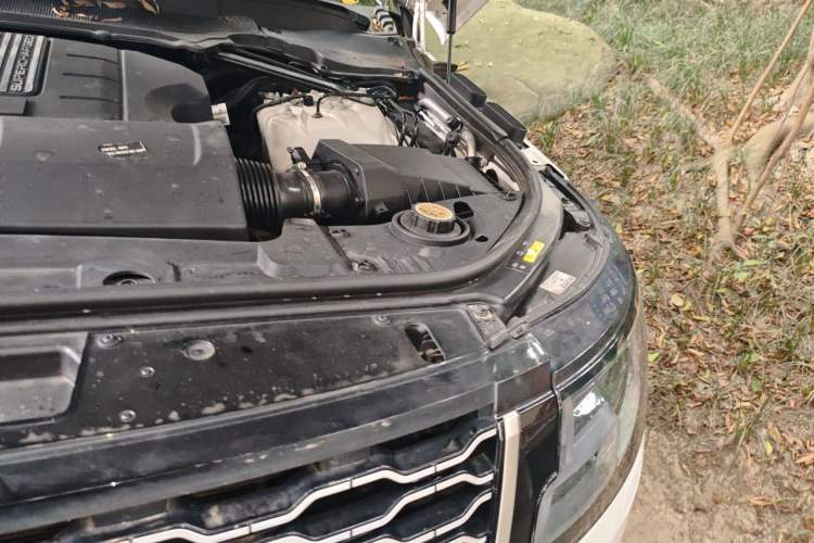 Used Land Rover Range  Engine Bay Left