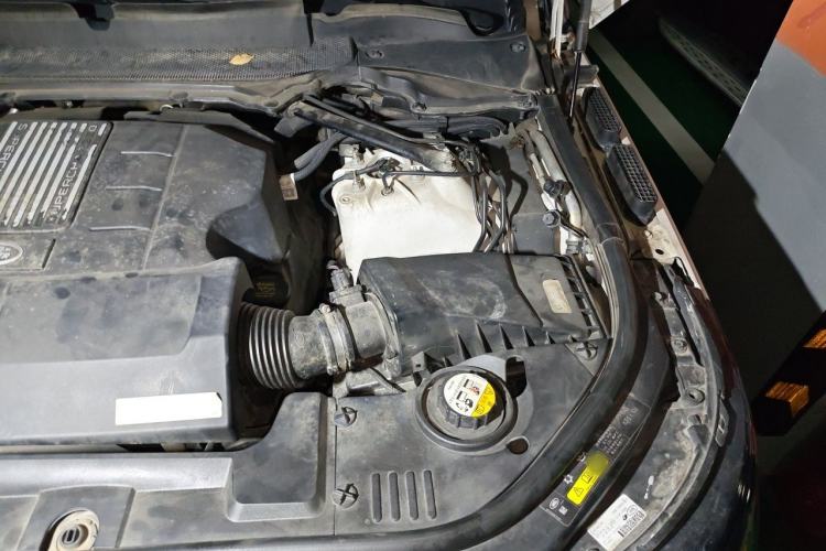 Used Land Rover Range 2018 3.0 SC V6 Vogue Extended-Length Model Engine Bay Left