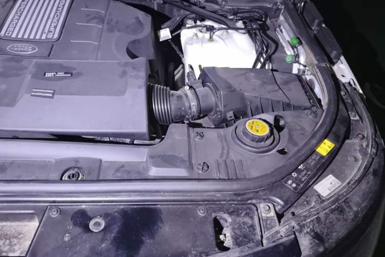Used Land Rover Range  Engine Bay Left