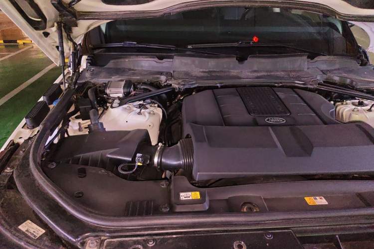 Used Land Rover Range 2018 3.0 SC V6 Vogue Extended-Length Model Engine Bay Right