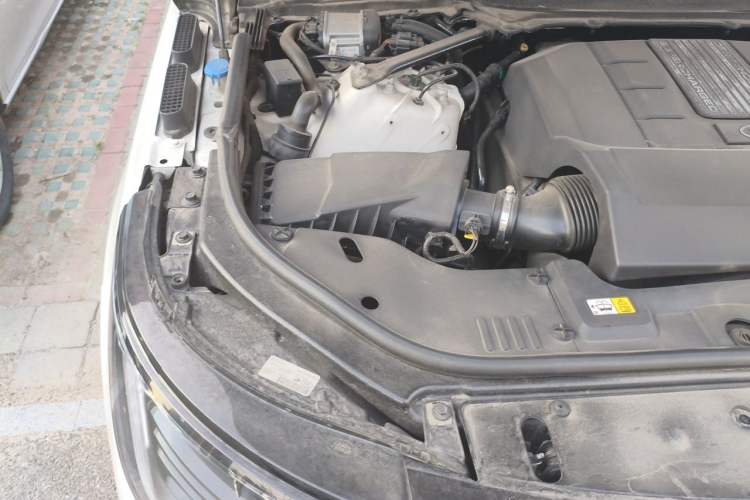 Used Land Rover Range  Engine Bay Right