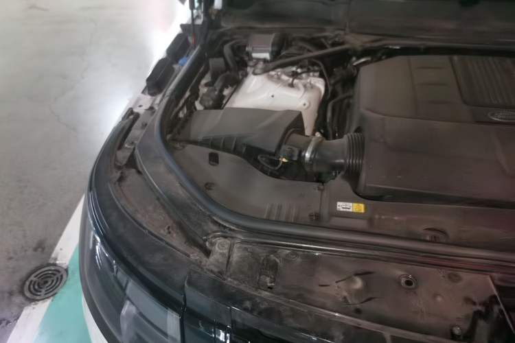 Used Land Rover Range 2018 3.0 SC V6 Vogue Extended-Length Model Engine Bay Right