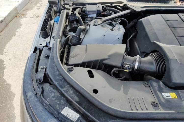 Used Land Rover Range 2018 3.0 SC V6 Vogue Extended-Length Model Engine Bay Right