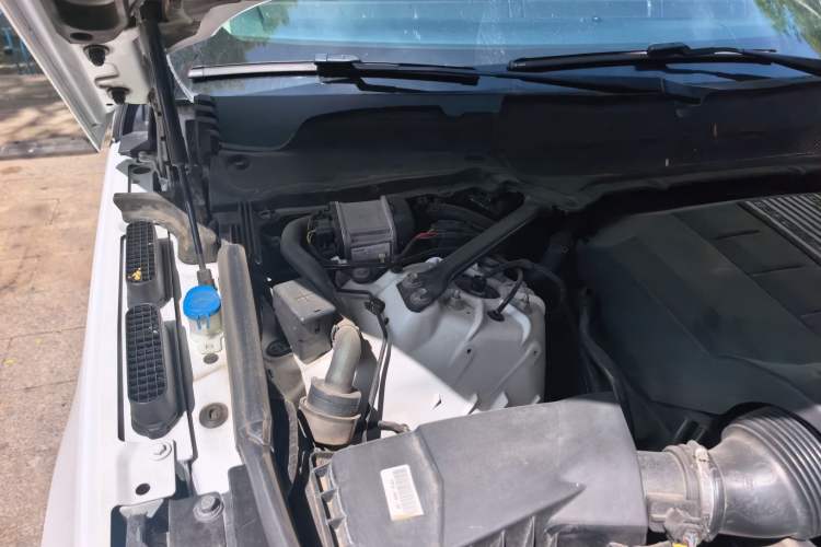 Used Land Rover Range 2018 3.0 SC V6 Vogue Extended-Length Model Engine Bay Right