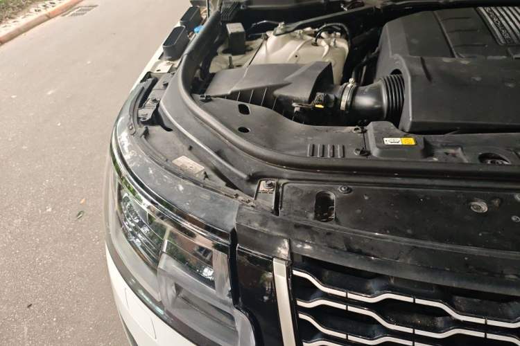 Used Land Rover Range  Engine Bay Right