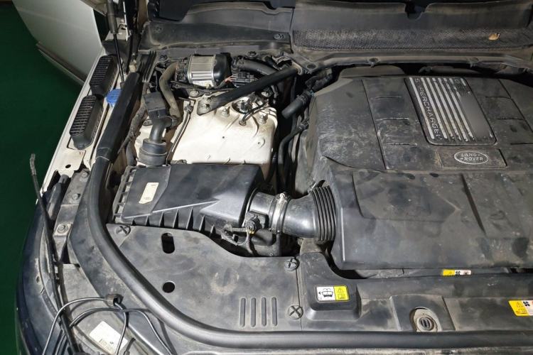 Used Land Rover Range 2018 3.0 SC V6 Vogue Extended-Length Model Engine Bay Right