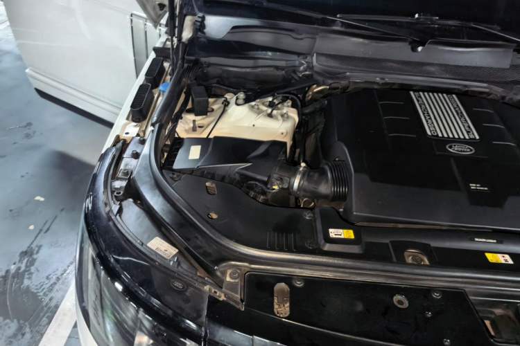 Used Land Rover Range  Engine Bay Right