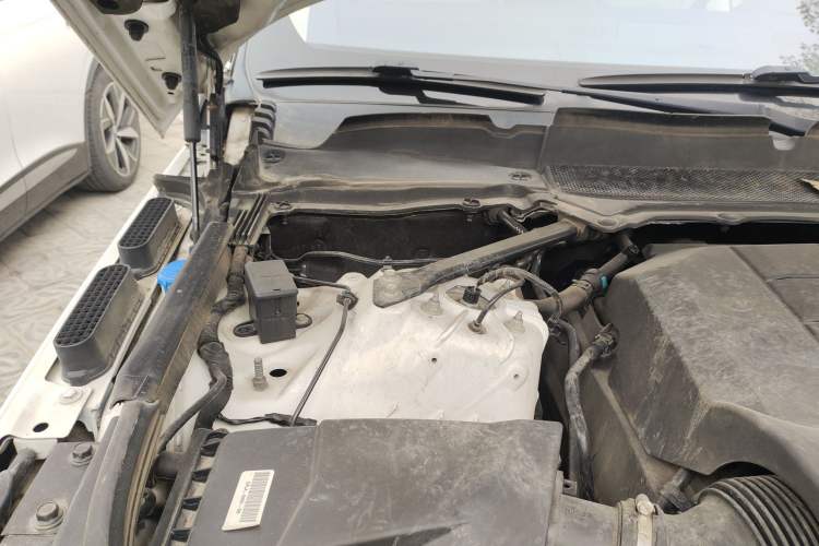 Used Land Rover Range  Engine Bay Right