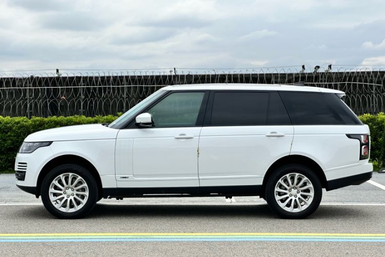 Used Land Rover Range 2018 3.0 SC V6 Vogue Extended-Length Model Exterior 5