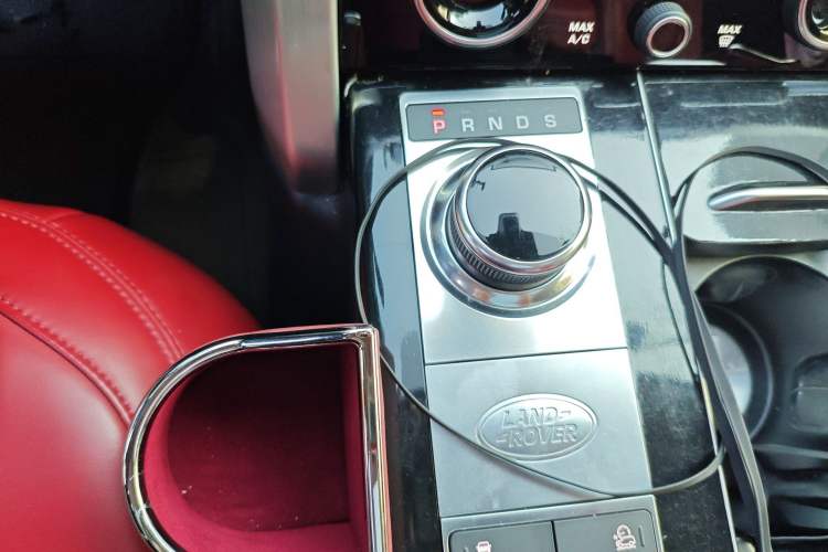 Used Land Rover Range 2018 3.0 SC V6 Grand Edition Gear Lever