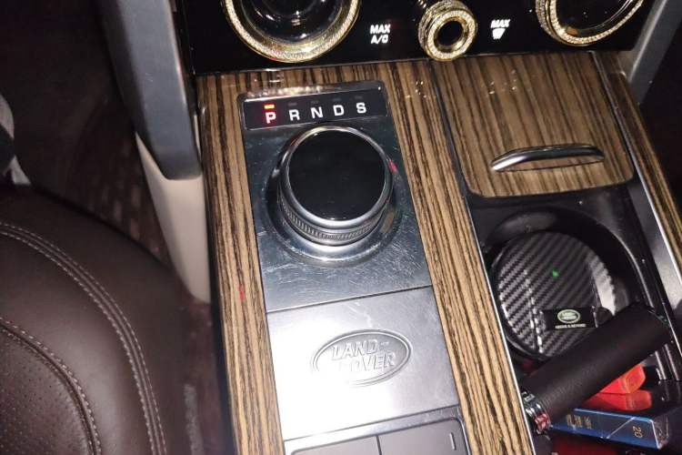 Used Land Rover Range 2018 3.0 SC V6 Vogue Extended-Length Model Gear Lever