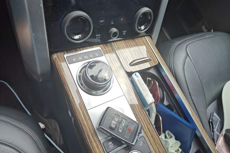 Used Land Rover Range 2018 3.0 SC V6 Grand Edition Gear Lever