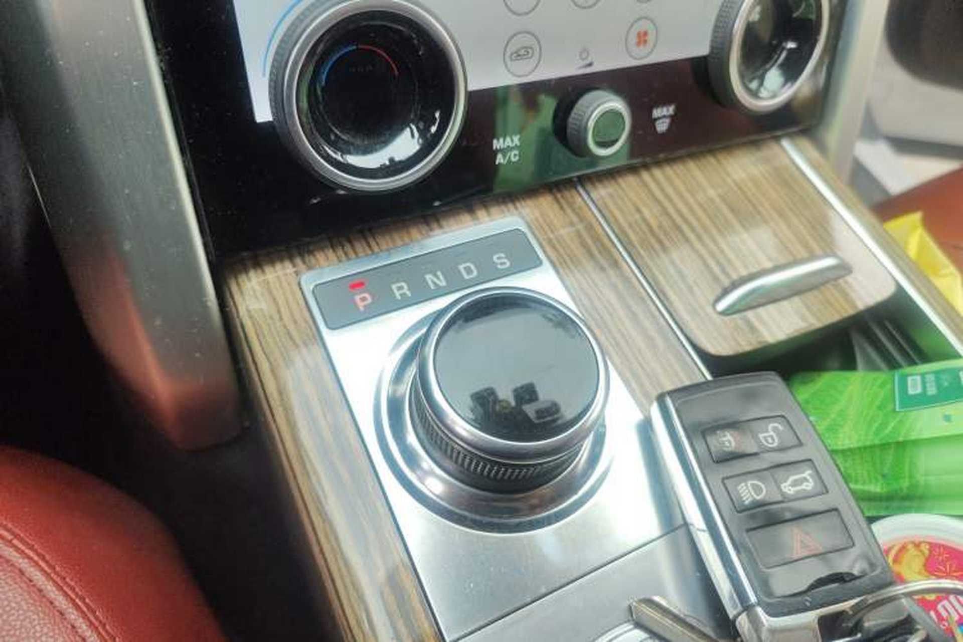 Used Land Rover Range 2018 3.0 SC V6 Grand Edition Gear Lever