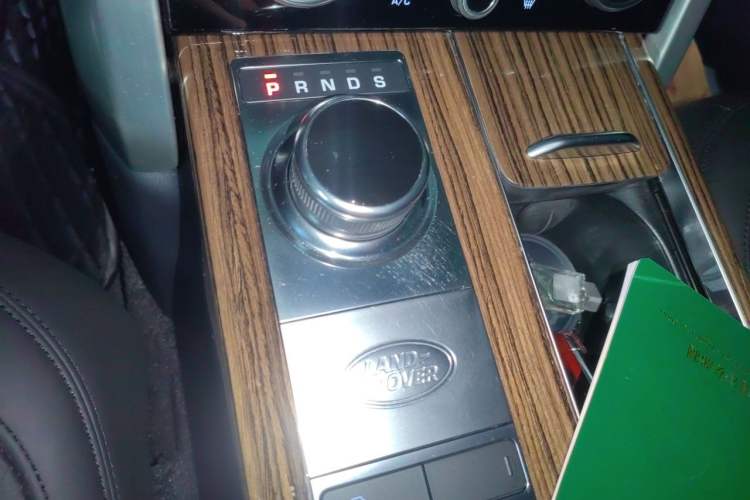 Used Land Rover Range 2018 3.0 SC V6 Vogue Extended-Length Model Gear Lever