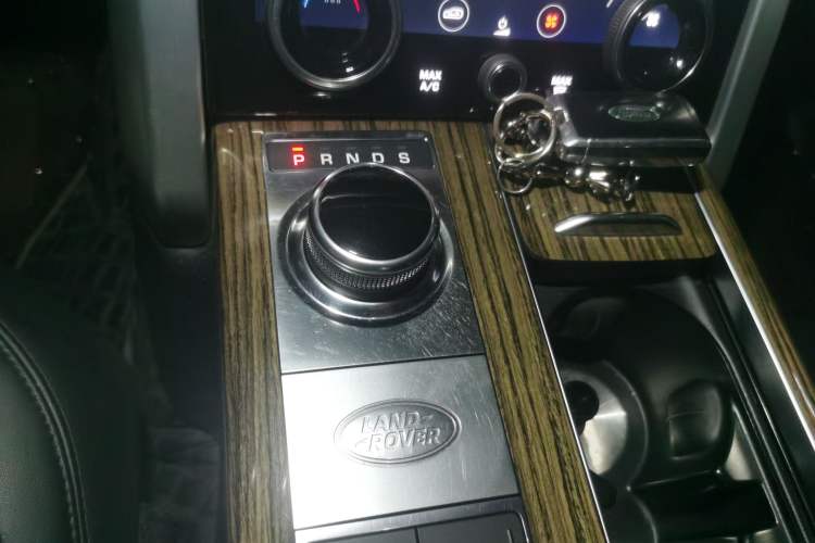 Used Land Rover Range 2018 3.0 SC V6 Vogue Extended-Length Model Gear Lever