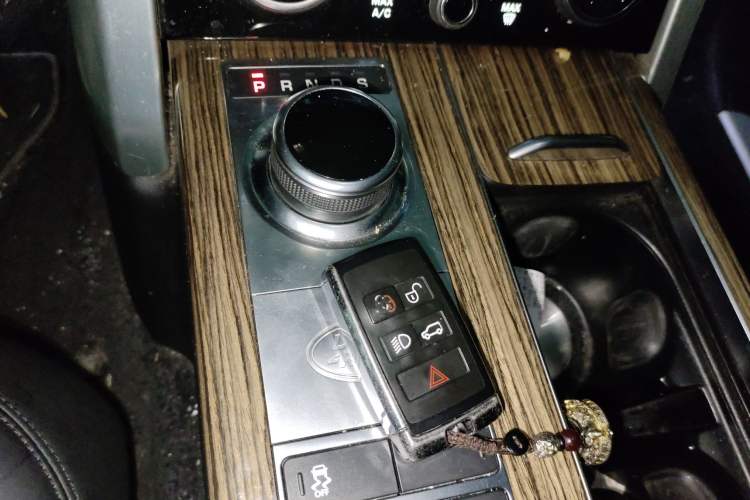 Used Land Rover Range 2018 3.0 SC V6 Vogue Legacy Edition Gear Lever