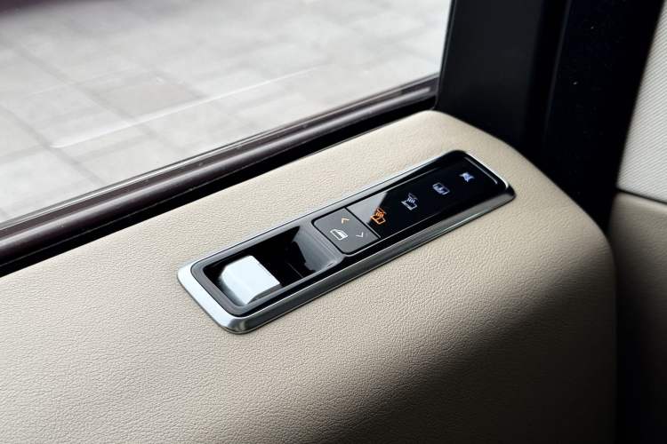Used Land Rover Range 2018 3.0 SC V6 Vogue Legacy Edition Interior 1