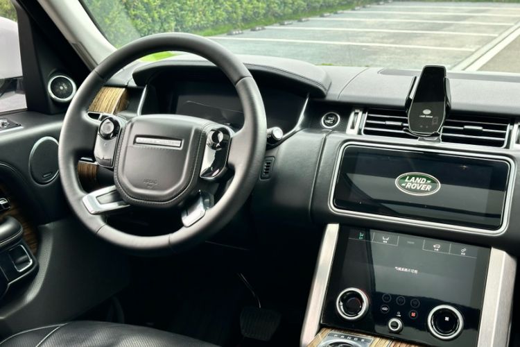 Used Land Rover Range 2018 3.0 SC V6 Vogue Extended-Length Model Interior 1