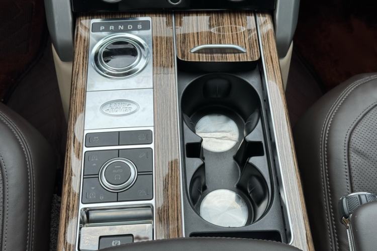 Used Land Rover Range 2018 3.0 SC V6 Vogue Extended-Length Model Interior 11