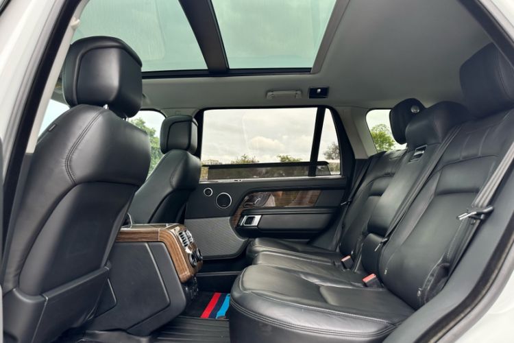 Used Land Rover Range 2018 3.0 SC V6 Vogue Extended-Length Model Interior 11