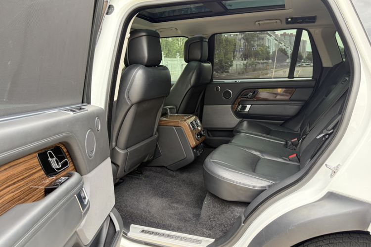 Used Land Rover Range 2018 3.0 SC V6 Vogue SE Long-Wheelbase Edition Interior 11