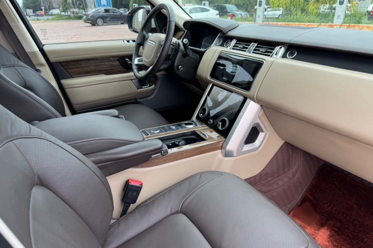 Used Land Rover Range 2018 3.0 SC V6 Vogue Extended-Length Model Interior 12