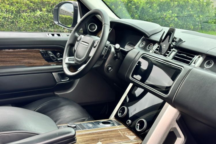 Used Land Rover Range 2018 3.0 SC V6 Vogue Extended-Length Model Interior 12