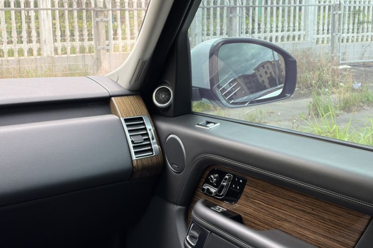 Used Land Rover Range 2018 3.0 SC V6 Vogue SE Long-Wheelbase Edition Interior 12