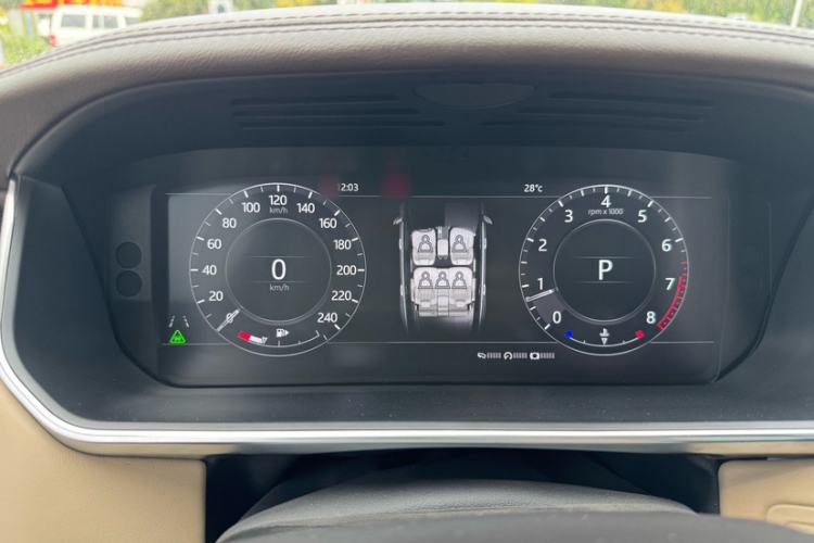 Used Land Rover Range 2018 3.0 SC V6 Vogue Extended-Length Model Interior 13