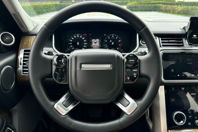 Used Land Rover Range 2018 3.0 SC V6 Vogue Extended-Length Model Interior 14