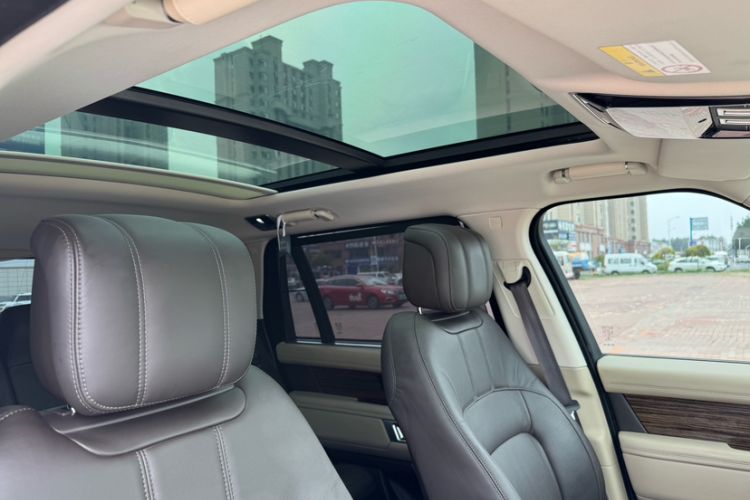 Used Land Rover Range 2018 3.0 SC V6 Vogue Extended-Length Model Interior 2