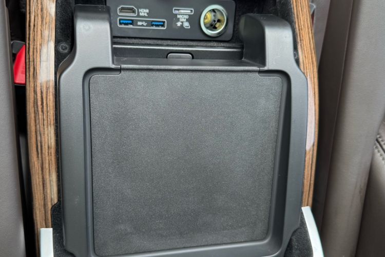 Used Land Rover Range 2018 3.0 SC V6 Vogue Extended-Length Model Interior 3