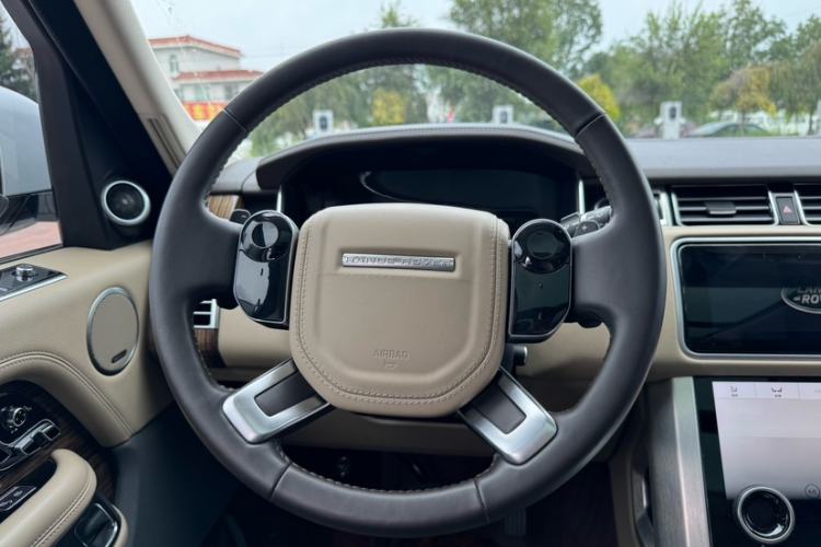 Used Land Rover Range 2018 3.0 SC V6 Vogue Extended-Length Model Interior 4