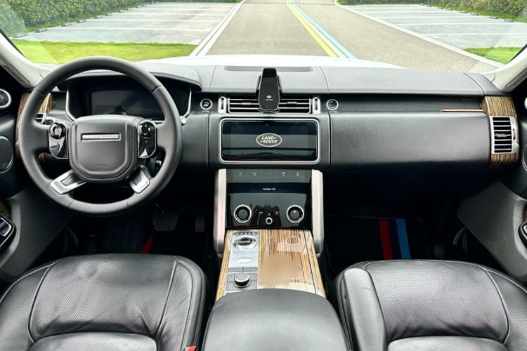 Used Land Rover Range 2018 3.0 SC V6 Vogue Extended-Length Model Interior 4