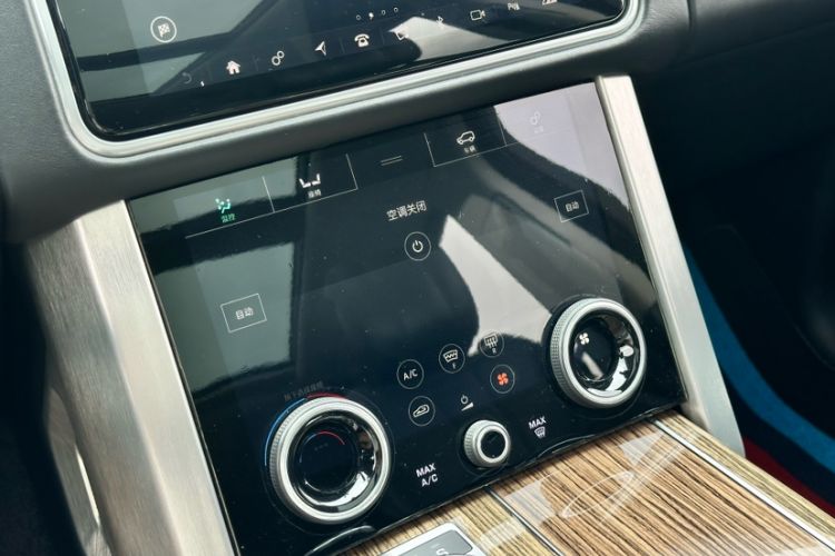 Used Land Rover Range 2018 3.0 SC V6 Vogue Extended-Length Model Interior 5