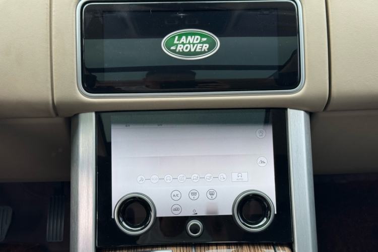 Used Land Rover Range 2018 3.0 SC V6 Vogue Extended-Length Model Interior 7
