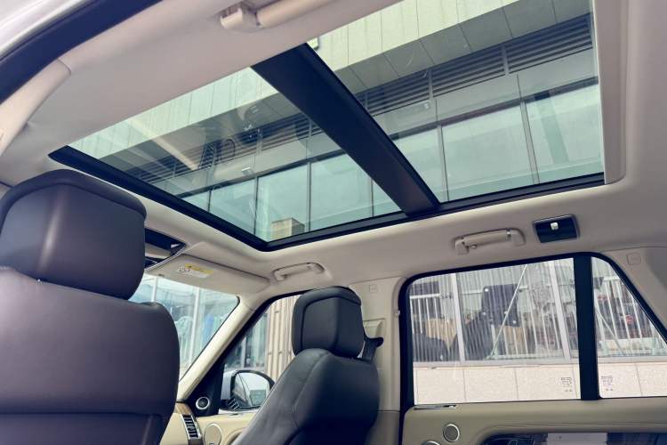 Used Land Rover Range 2018 3.0 SC V6 Vogue Legacy Edition Interior 8