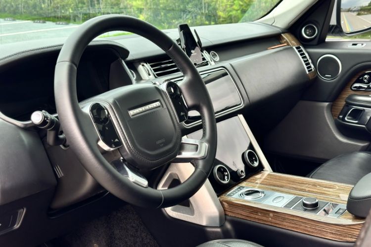 Used Land Rover Range 2018 3.0 SC V6 Vogue Extended-Length Model Interior 8