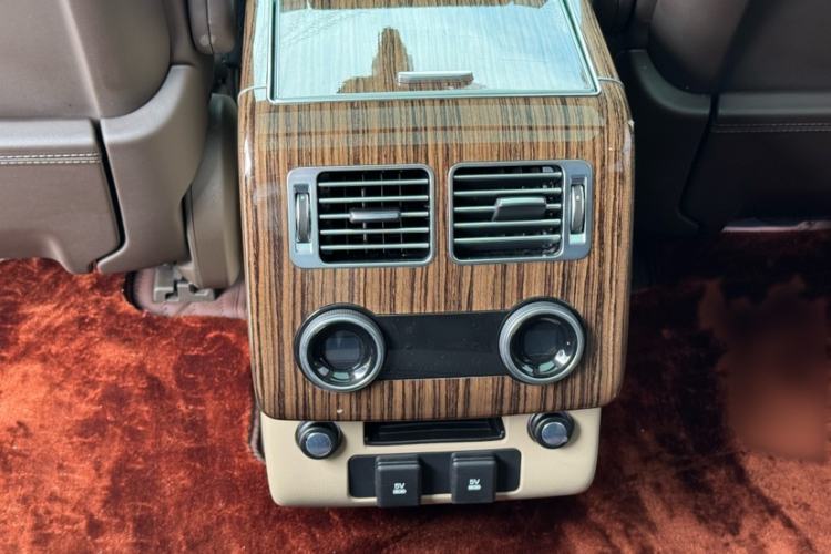 Used Land Rover Range 2018 3.0 SC V6 Vogue Extended-Length Model Interior 9